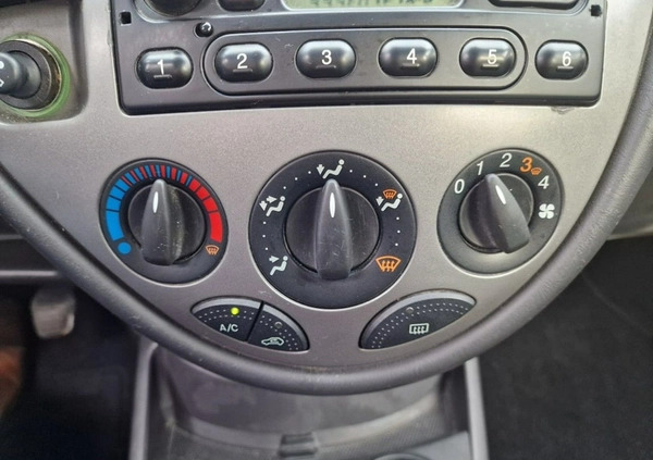 Ford Focus cena 6990 przebieg: 183580, rok produkcji 2005 z Limanowa małe 232